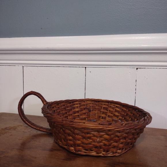 Basket Loop Handle Vintage Brown Wicker Hand Woven 9.5" Dia ~ Rare Cottage Core - Picture 3 of 10